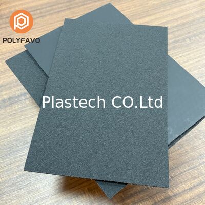 प्लास्टिक शीट फ्लाई केस होनीकॉम्ब फ्लाइट केस सामग्री 6mm 2200gsm हनीकॉम्ब पैनल पीपी प्लास्टिक शीट